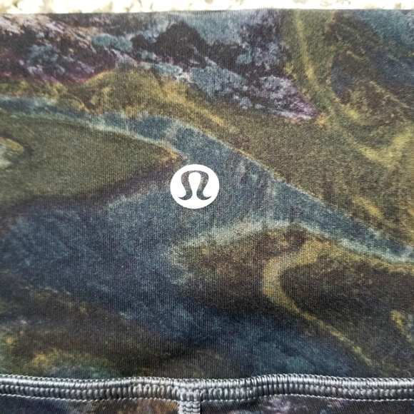 Lululemon High-Rise Wunder Under Tight *Full-On Luxtreme 28" in Radiant Multi - Picture 9 of 10